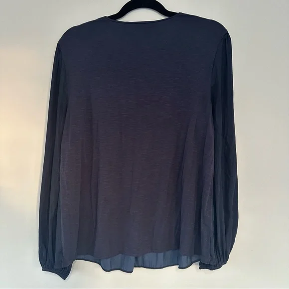 Ann Taylor Navy Keyhole Front Long Sleeve Blouse Size Medium - Picture 2 of 5